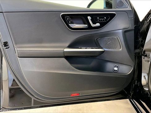 Used 2025 Mercedes-Benz C 300 C 300 image 21