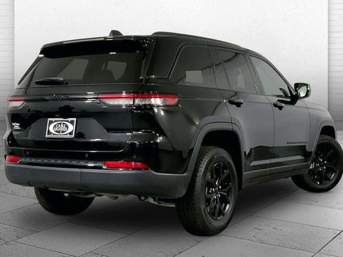Used 2025 Jeep Grand Cherokee Altitude AWD/4WD image 14