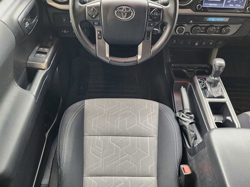 Used 2021 Toyota Tacoma TRD Off-Road w/ Technology Package AWD/4WD image 11