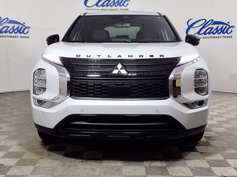 Used 2023 Mitsubishi Outlander SE image 3