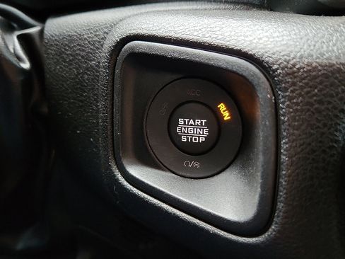 Used 2025 Jeep Gladiator Sport AWD/4WD image 15