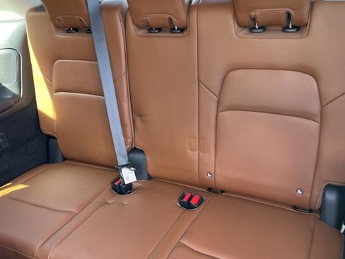 Used 2023 Nissan Pathfinder Platinum image 12