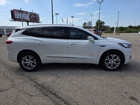 Used 2020 Buick Enclave Avenir w/ Avenir Technology Package FWD image 4