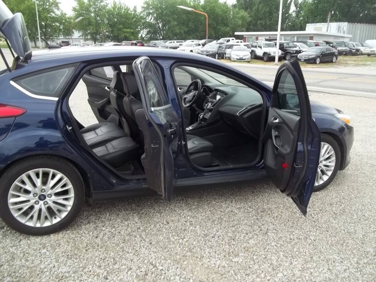 Used 2016 Ford Focus Titanium w/ Titanium Cold Weather Package FWD image 8