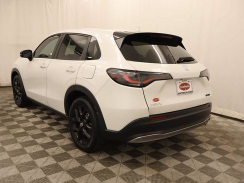 Used 2024 Honda HR-V Sport image 3