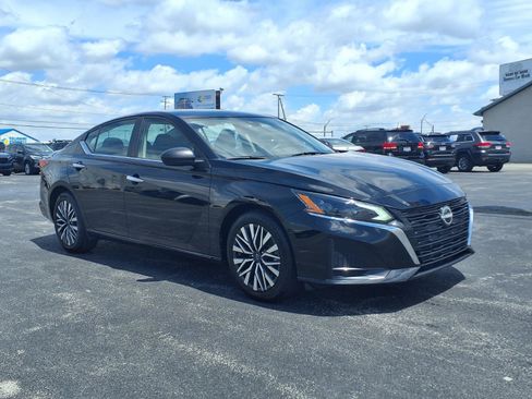 Used 2024 Nissan Altima 2.5 SV FWD image 4