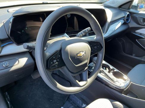 Used 2025 Chevrolet Trax LT image 25