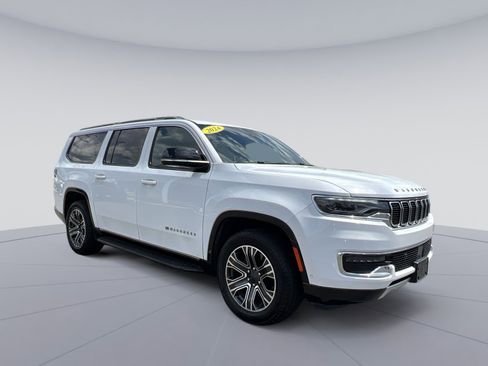 Used 2024 Jeep Wagoneer L Series II w/ Flexible Seating Group AWD/4WD image 11