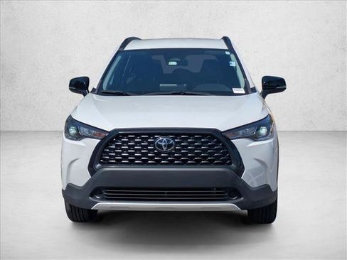 Used 2025 Toyota Corolla Cross LE FWD image 2