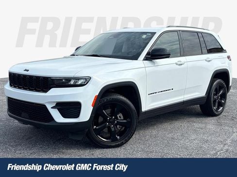Used 2023 Jeep Grand Cherokee Altitude AWD/4WD image 1