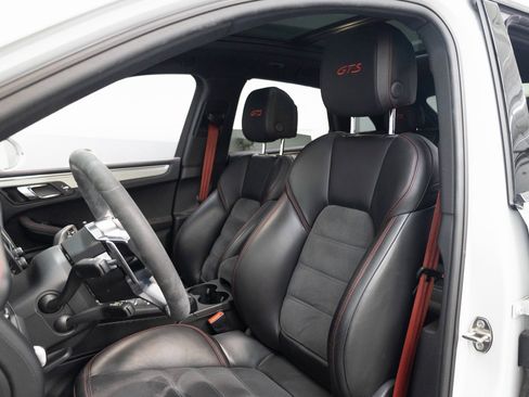 Certified 2017 Porsche Macan GTS image 5