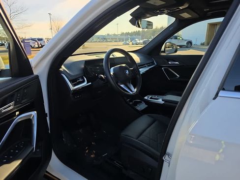 Used 2025 BMW X1 xDrive28i image 10