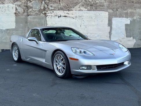 Used 2007 Chevrolet Corvette Coupe w/ Preferred Equipment Group RWD image 2