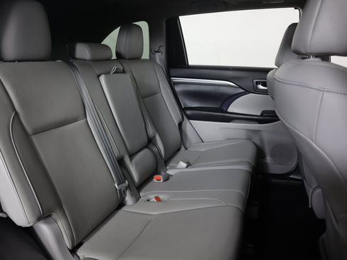Used 2018 Toyota Highlander Limited image 36