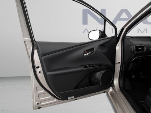 Used 2018 Toyota Prius Prime Advanced FWD image 12