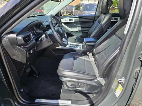 Used 2023 Ford Explorer Limited w/ Equipment Group 301A AWD/4WD image 9