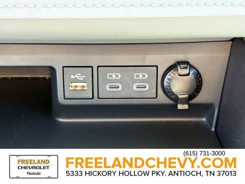 Used 2024 Toyota Highlander LE AWD/4WD image 32