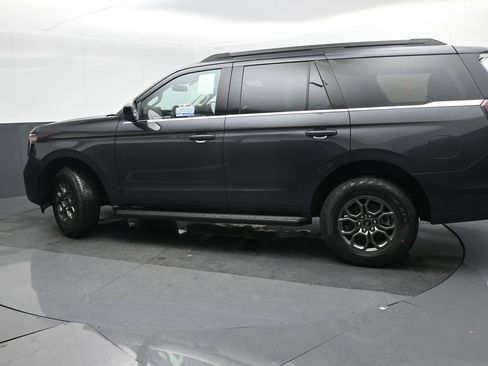 New 2025 Ford Expedition Active image 3
