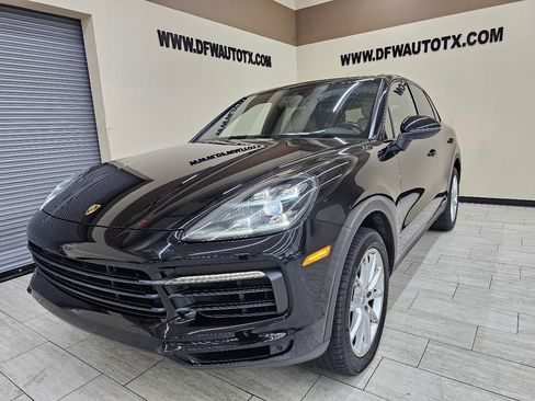 Used 2020 Porsche Cayenne image 2