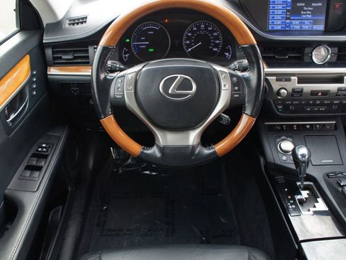 Used 2013 Lexus ES 300h Hybrid image 5