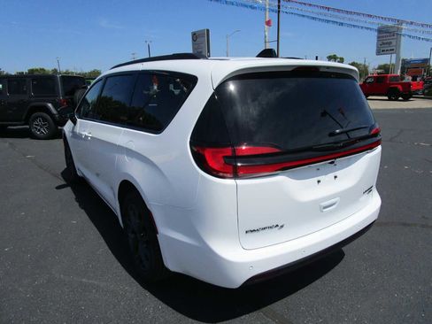 New 2026 Chrysler Pacifica Limited w/ Uconnect Theater Family Group AWD/4WD image 7
