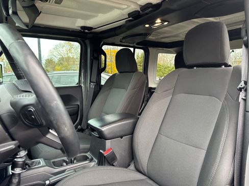 Used 2023 Jeep Wrangler Unlimited w/ Cold Weather Group image 13