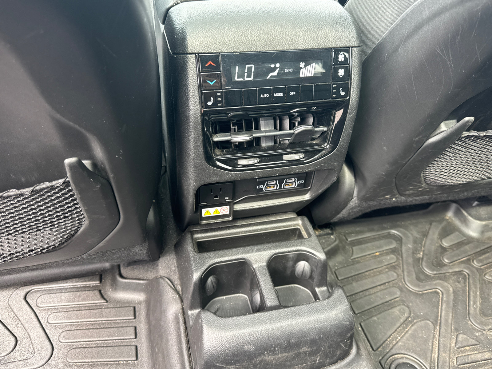 Used 2022 Jeep Grand Cherokee L Limited AWD/4WD image 26