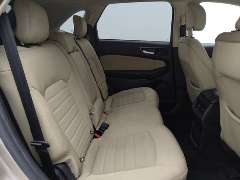 Used 2017 Ford Edge SE FWD image 19
