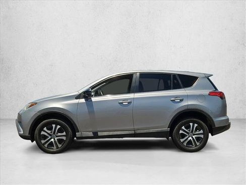 Used 2018 Toyota RAV4 LE FWD image 9
