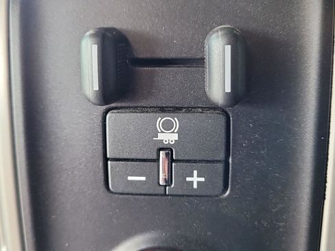 Used 2015 GMC Sierra 1500 SLT w/ Driver Alert Package image 17