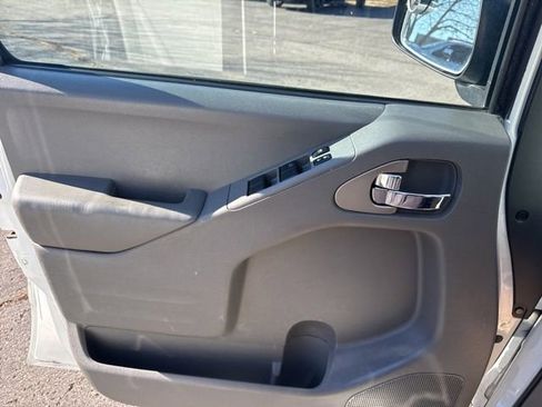 Used 2016 Nissan Frontier SV image 17