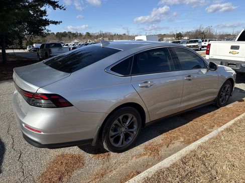 Used 2024 Honda Accord EX image 10