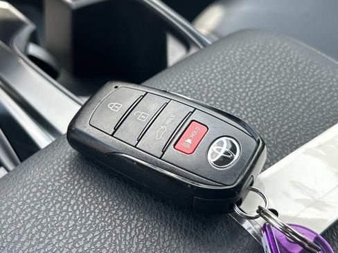 Used 2026 Toyota Camry SE FWD image 31
