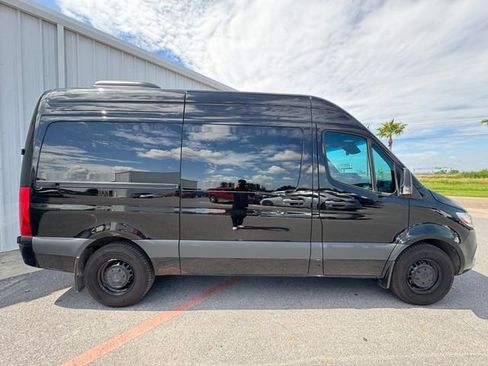 Used 2024 Mercedes-Benz Sprinter 2500 image 14