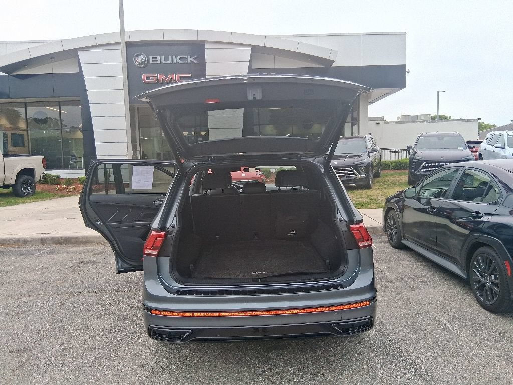 Used 2024 Volkswagen Tiguan SE R-Line AWD/4WD image 22