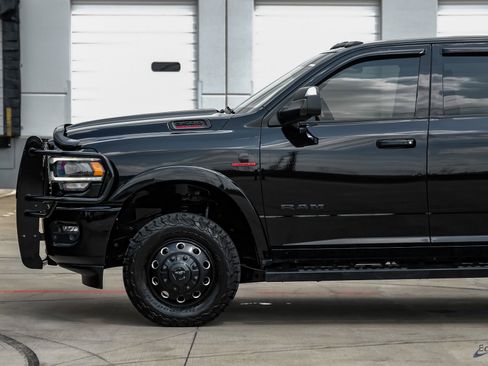 Used 2022 RAM 3500 Laramie w/ Night Edition image 8