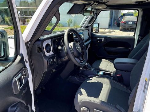 Used 2025 Jeep Wrangler Sport S AWD/4WD image 8