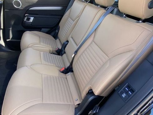 New 2025 Land Rover Discovery Dynamic SE AWD/4WD image 17