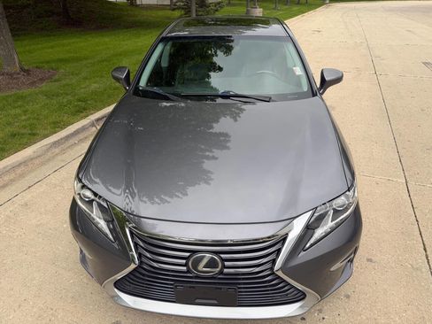 Used 2017 Lexus ES 350 w/ Luxury Package FWD image 2