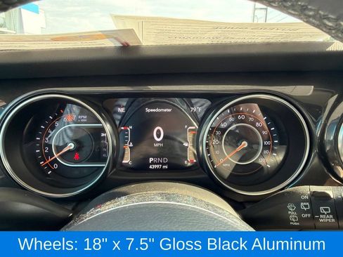 Used 2021 Jeep Wrangler Unlimited Sahara AWD/4WD image 22