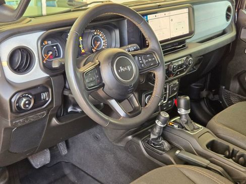 Used 2024 Jeep Gladiator Sport AWD/4WD image 10
