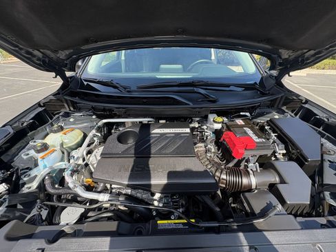 Used 2025 Nissan Rogue SV FWD image 34