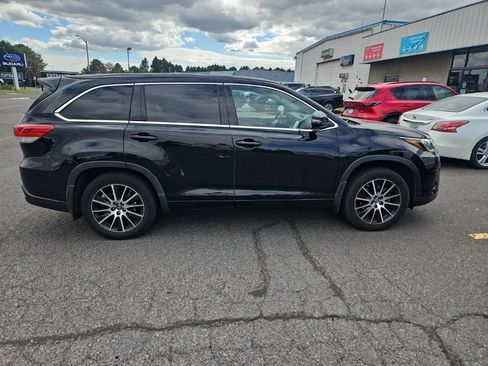 Used 2017 Toyota Highlander SE AWD/4WD image 6