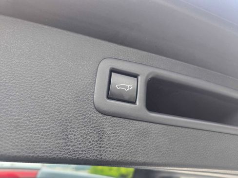 Used 2023 Toyota Highlander LE FWD image 15