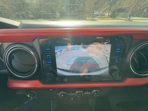 Used 2019 Toyota Tacoma TRD Off-Road image 24