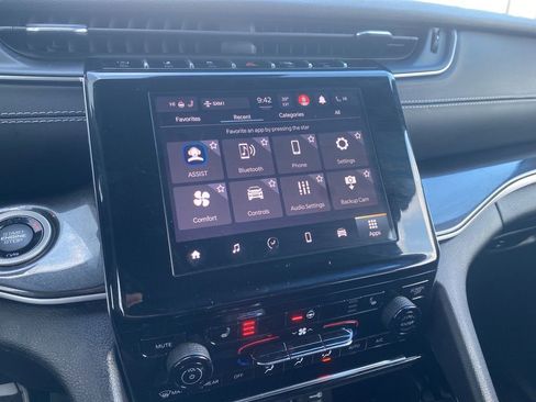 Used 2023 Jeep Grand Cherokee L Laredo image 14