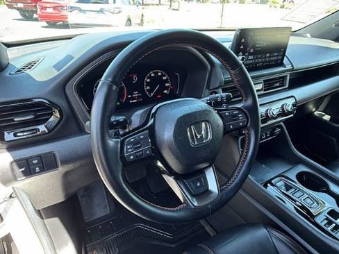 Used 2023 Honda Pilot TrailSport image 32