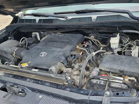 Used 2014 Toyota Tundra SR5 w/ SR5 Upgrade Package AWD/4WD image 12