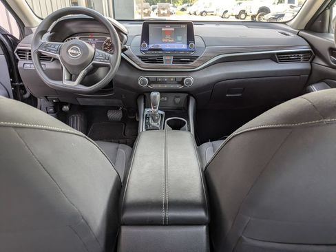 Used 2024 Nissan Altima 2.5 SV FWD image 11
