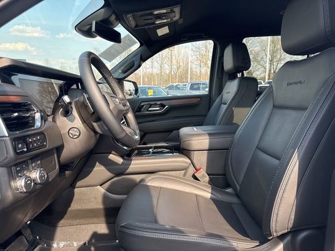 Used 2025 GMC Yukon Denali image 10
